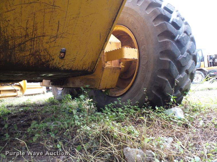 image for item DD8249 2000 John Deere 772CH motor grader