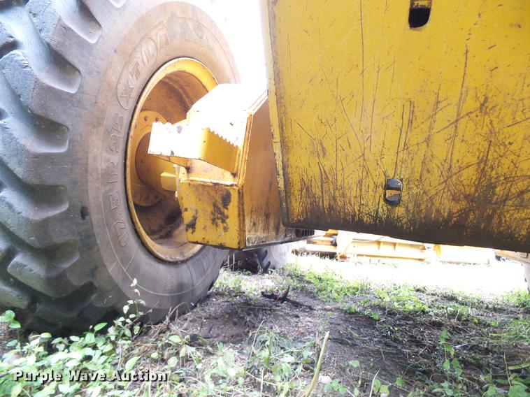 image for item DD8249 2000 John Deere 772CH motor grader