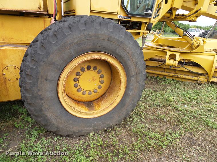image for item DD8249 2000 John Deere 772CH motor grader