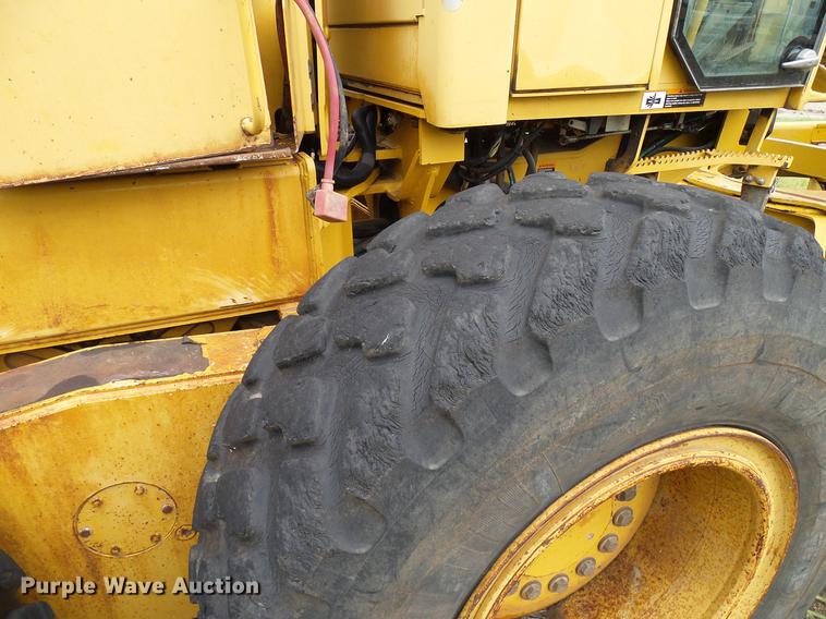 image for item DD8249 2000 John Deere 772CH motor grader