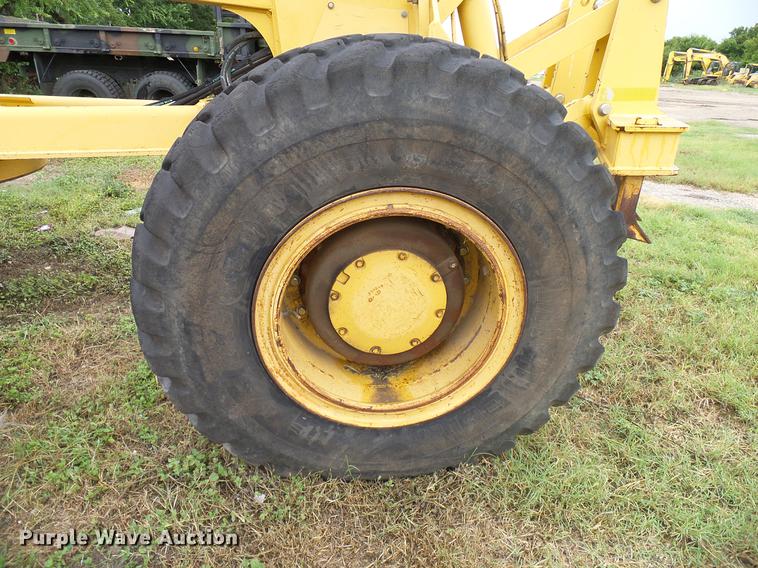 image for item DD8249 2000 John Deere 772CH motor grader