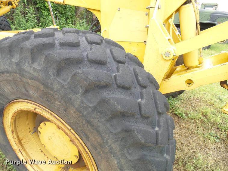 image for item DD8249 2000 John Deere 772CH motor grader