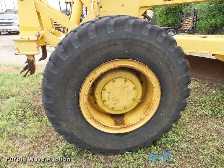 image for item DD8249 2000 John Deere 772CH motor grader