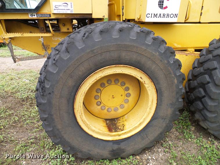 image for item DD8249 2000 John Deere 772CH motor grader