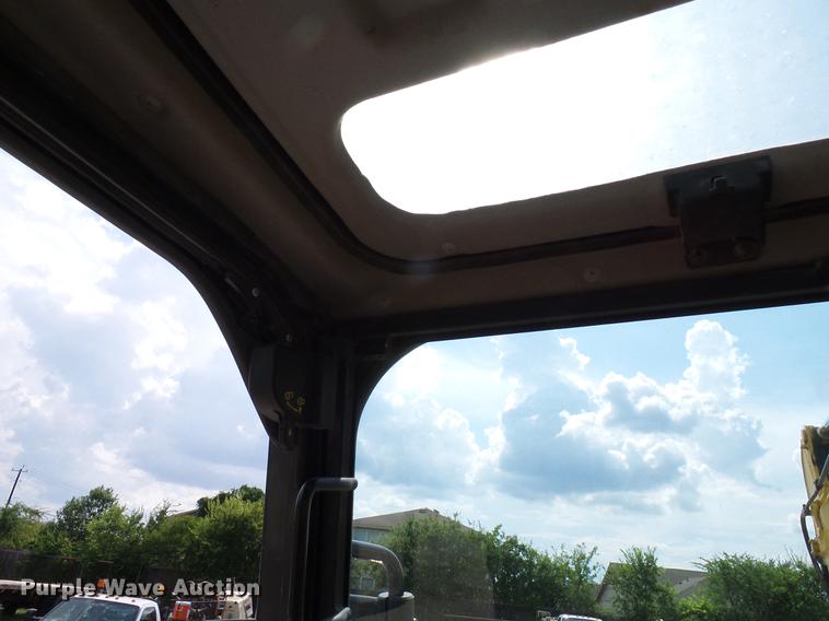 image for item DD8295 2013 Komatsu PC240LC-10 excavator