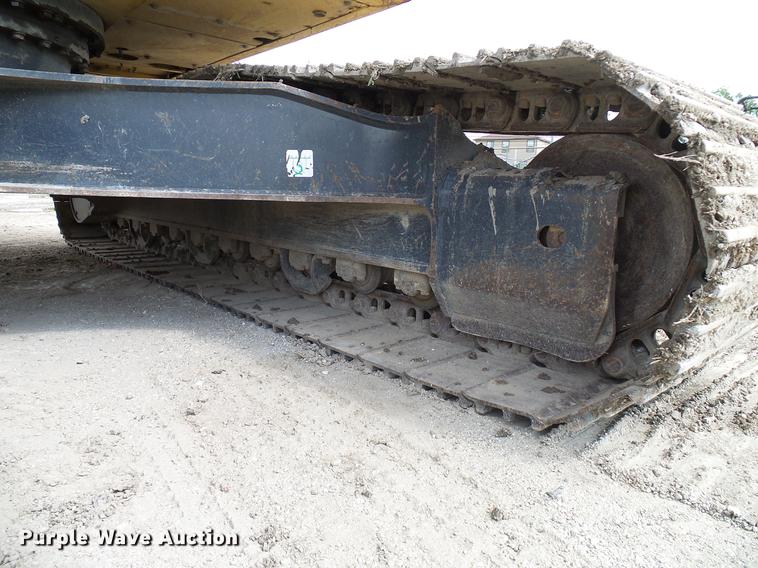 image for item DD8295 2013 Komatsu PC240LC-10 excavator