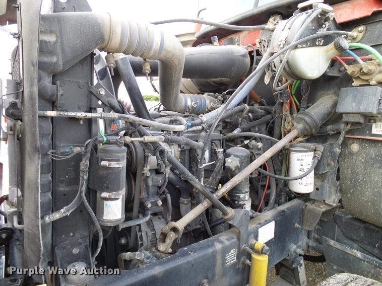 image for item DD8298 2005 Mack CHN613 semi truck