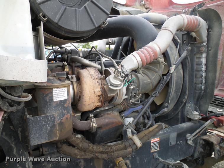 image for item DD8298 2005 Mack CHN613 semi truck