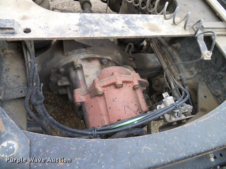 image for item DD8298 2005 Mack CHN613 semi truck