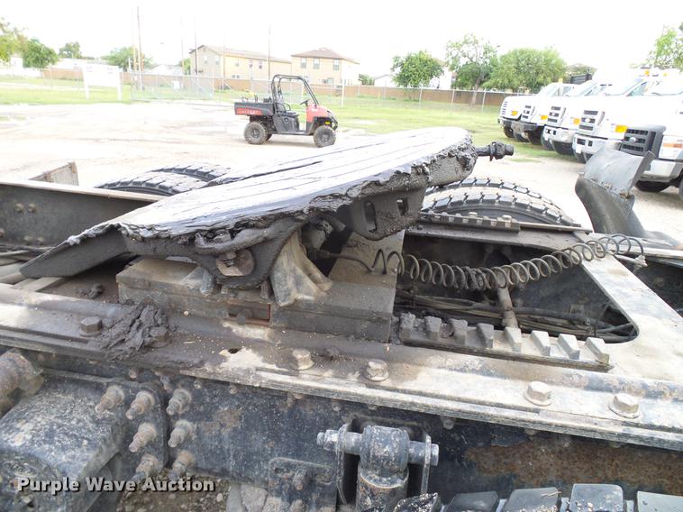 image for item DD8298 2005 Mack CHN613 semi truck