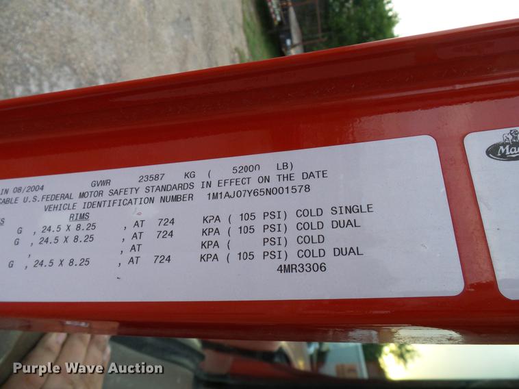 image for item DD8298 2005 Mack CHN613 semi truck