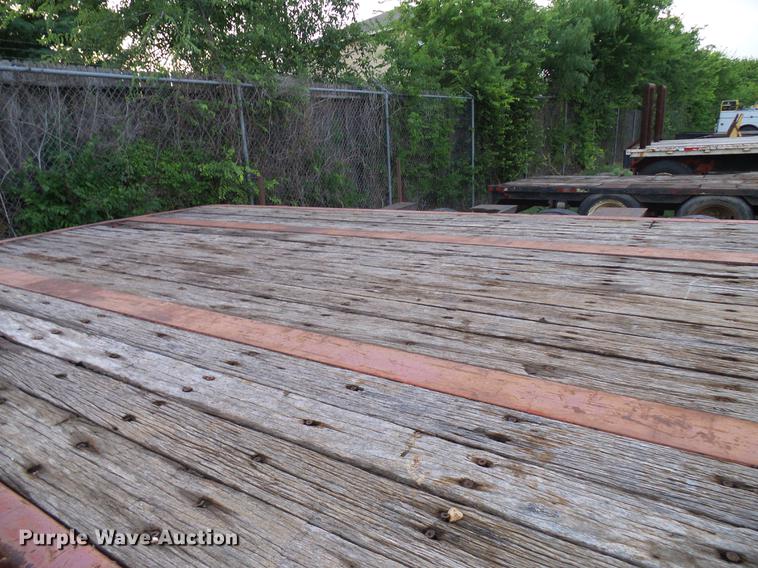 image for item DD8299 1998 Transcraft TL2000 flatbed trailer