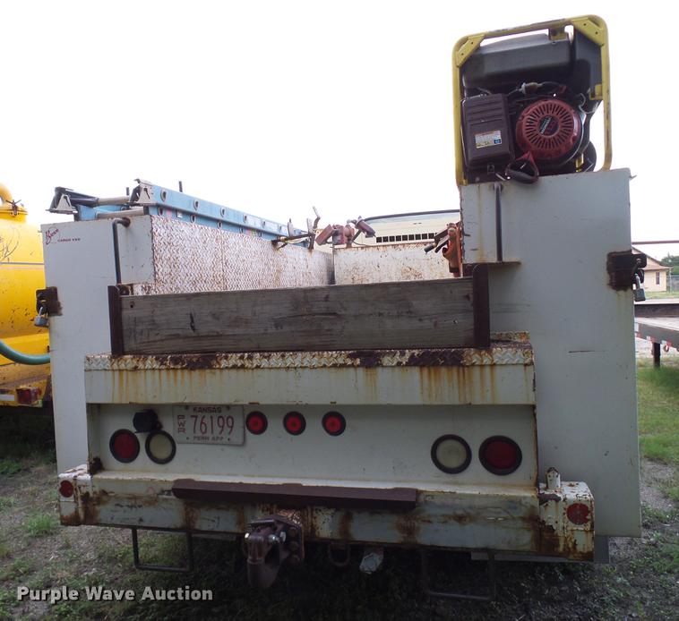 image for item DD8304 2006 Ford F750 service truck