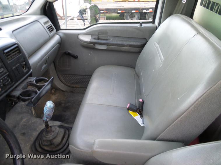 image for item DD8304 2006 Ford F750 service truck