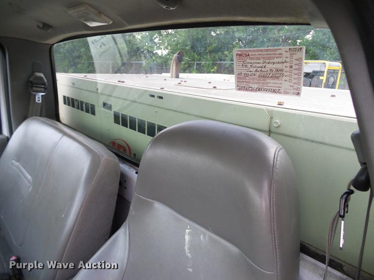 image for item DD8304 2006 Ford F750 service truck