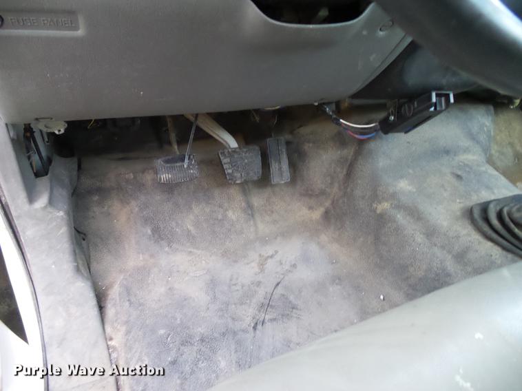 image for item DD8304 2006 Ford F750 service truck