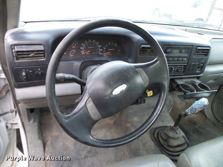 image for item DD8304 2006 Ford F750 service truck