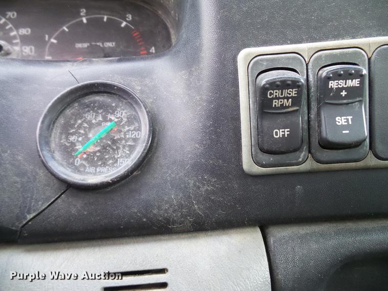 image for item DD8304 2006 Ford F750 service truck