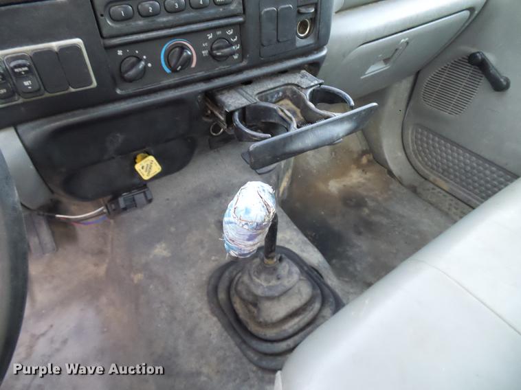 image for item DD8304 2006 Ford F750 service truck