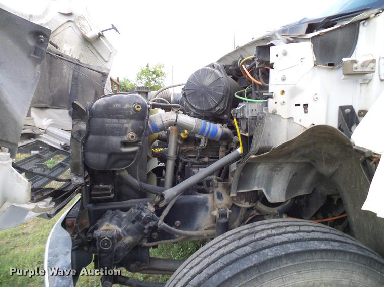 image for item DD8304 2006 Ford F750 service truck