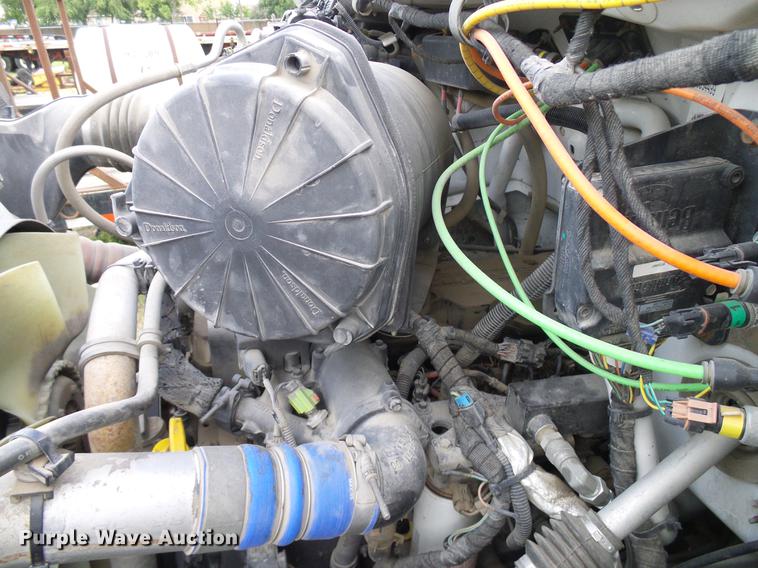 image for item DD8304 2006 Ford F750 service truck