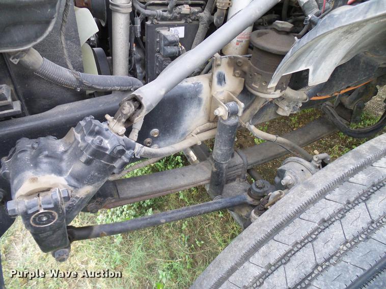 image for item DD8304 2006 Ford F750 service truck