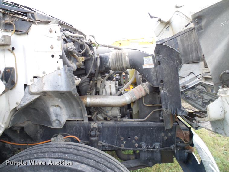 image for item DD8304 2006 Ford F750 service truck