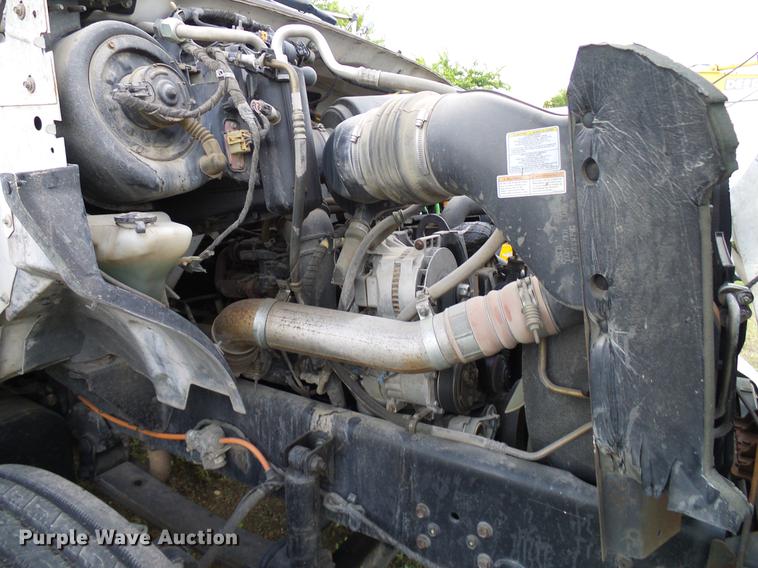 image for item DD8304 2006 Ford F750 service truck