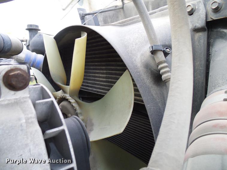 image for item DD8304 2006 Ford F750 service truck