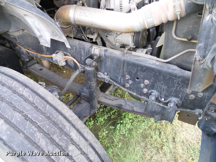 image for item DD8304 2006 Ford F750 service truck