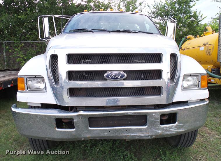 image for item DD8304 2006 Ford F750 service truck