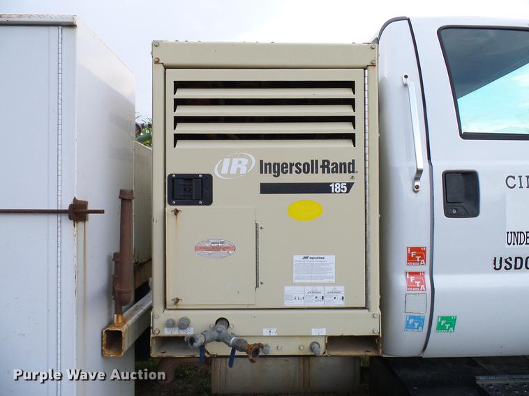 image for item DD8304 2006 Ford F750 service truck