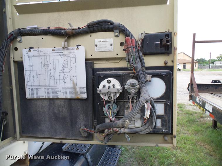 image for item DD8304 2006 Ford F750 service truck