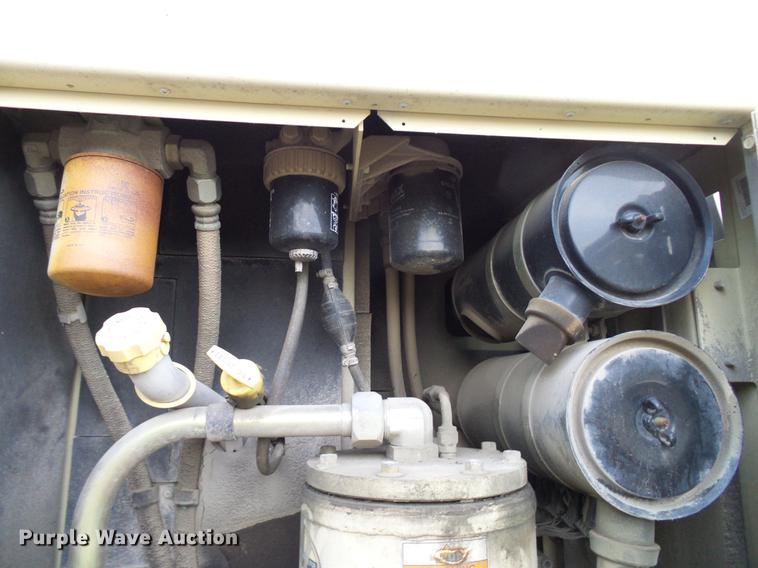 image for item DD8304 2006 Ford F750 service truck