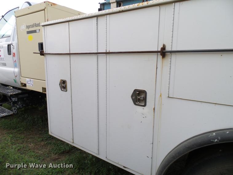 image for item DD8304 2006 Ford F750 service truck