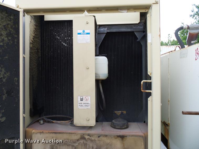 image for item DD8304 2006 Ford F750 service truck