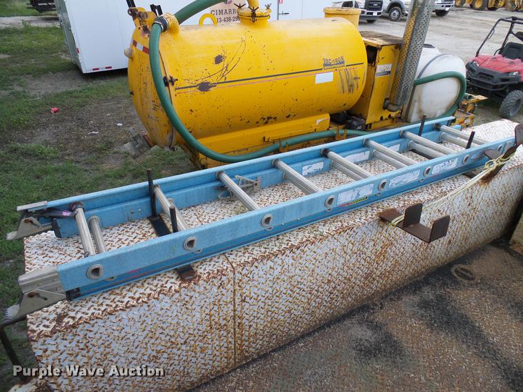 image for item DD8304 2006 Ford F750 service truck