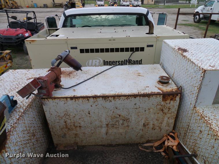 image for item DD8304 2006 Ford F750 service truck