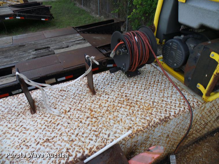 image for item DD8304 2006 Ford F750 service truck