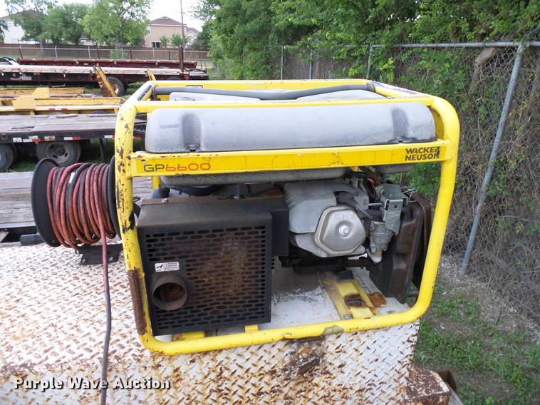 image for item DD8304 2006 Ford F750 service truck