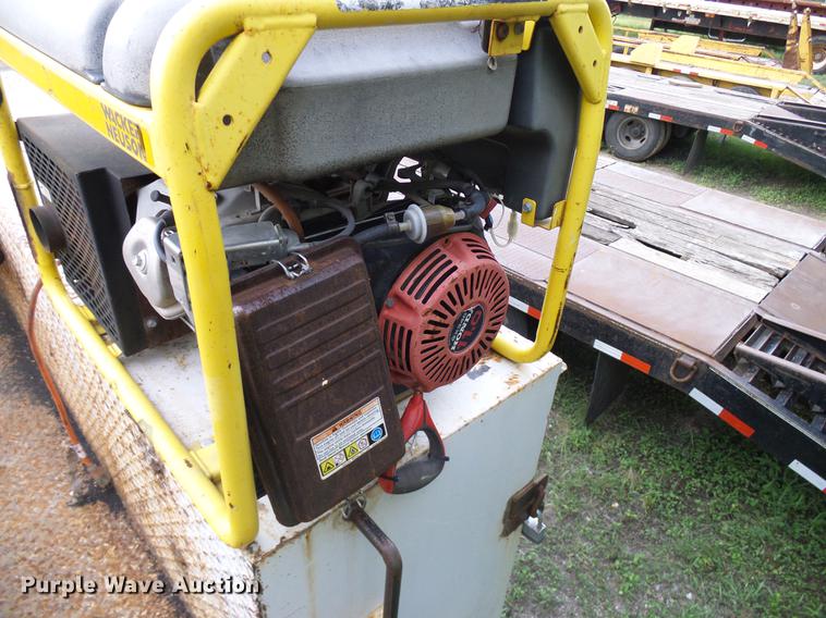 image for item DD8304 2006 Ford F750 service truck