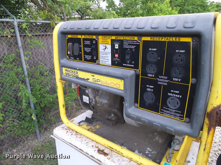 image for item DD8304 2006 Ford F750 service truck