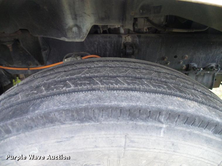 image for item DD8304 2006 Ford F750 service truck