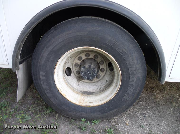 image for item DD8304 2006 Ford F750 service truck