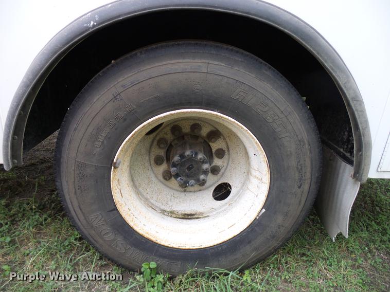 image for item DD8304 2006 Ford F750 service truck