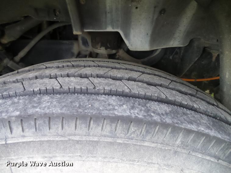 image for item DD8304 2006 Ford F750 service truck