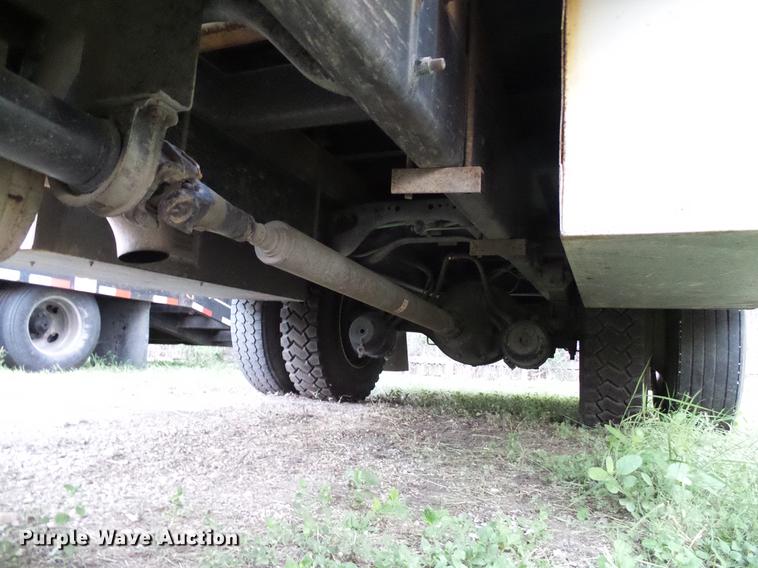 image for item DD8304 2006 Ford F750 service truck