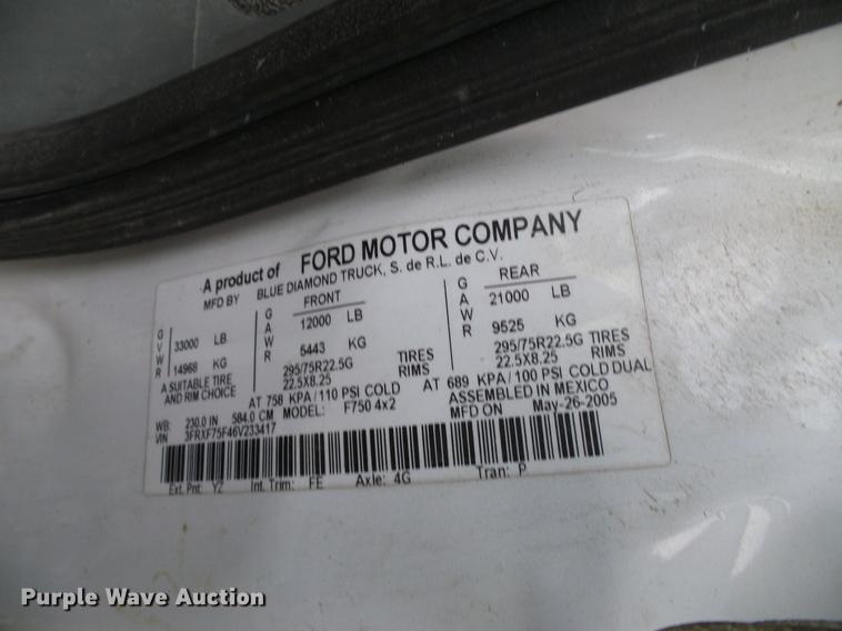 image for item DD8304 2006 Ford F750 service truck