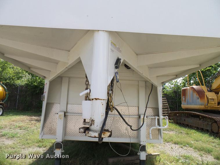 image for item DD8306 2015 CM CMC6070-26 enclosed cargo trailer