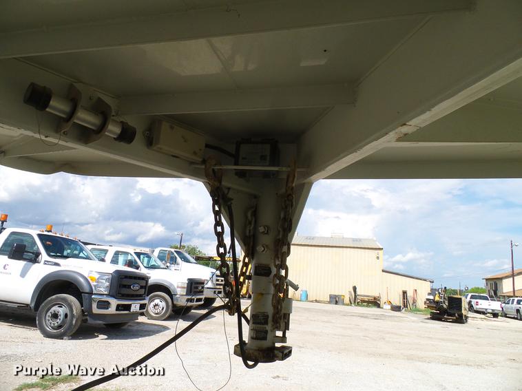 image for item DD8306 2015 CM CMC6070-26 enclosed cargo trailer